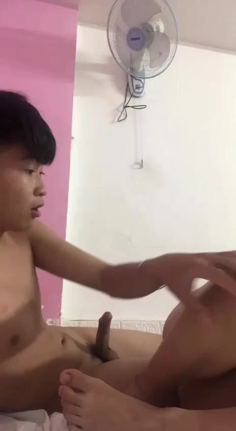 Bạn thân học chung mày sờ lồn cho tao rồi tao bú cặc cho mày tuyệt đối ko được đụ.