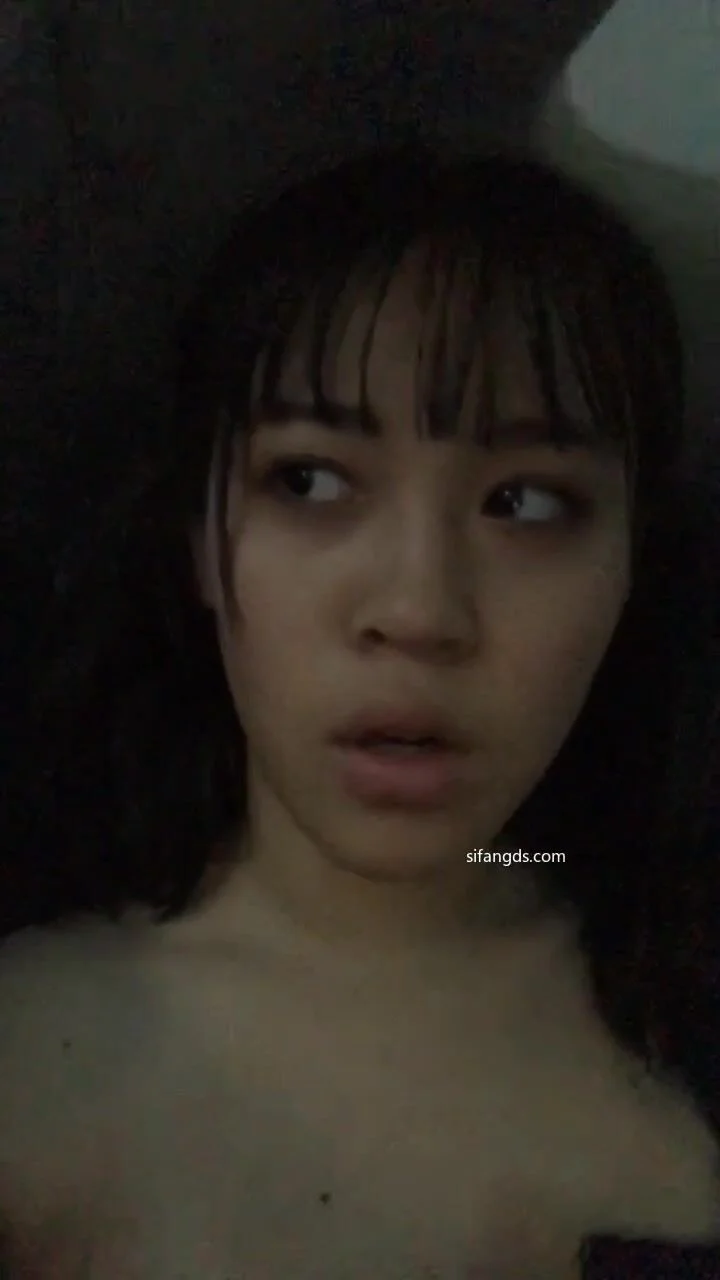 Dâm nữ tq thích làm slave tự quay clip khỏa thân show hàng public bất kể ở đâu #4