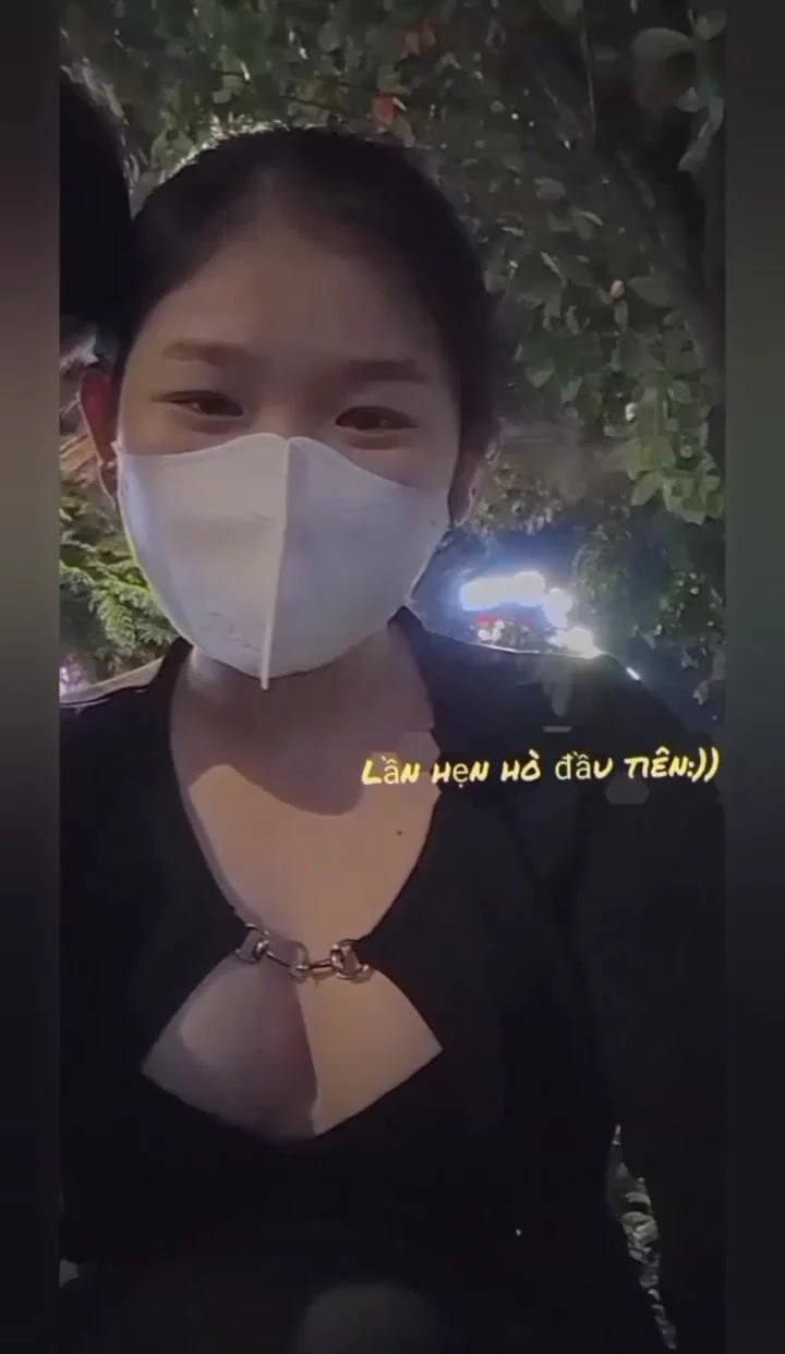 Lần đầu hẹn hò với e ghệ dâm vú bự thích ngậm dái bú cặc đc e cho bóp vú public