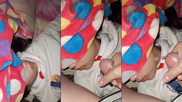 Lén vào phòng em gái lúc đang ngủ vừa xuất tinh thì em tỉnh dậy