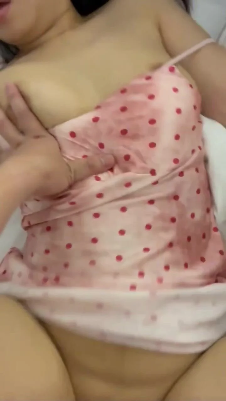 Mặc đồ vậy để quyến rũ anh đúng không con đĩ